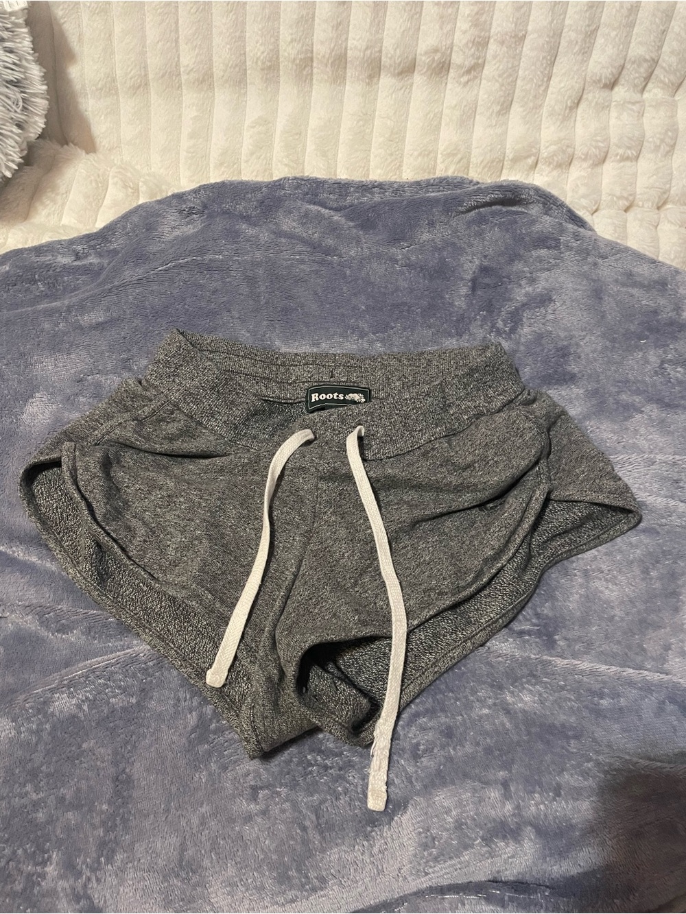 ROOTS GREY SWEAT-SHORTS IN XXS !!!